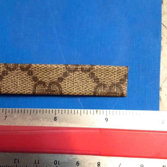 GUCCI logos w straps + Gucci Keychain repurporse from Gucci bag Firm price - Picture 5 of 16